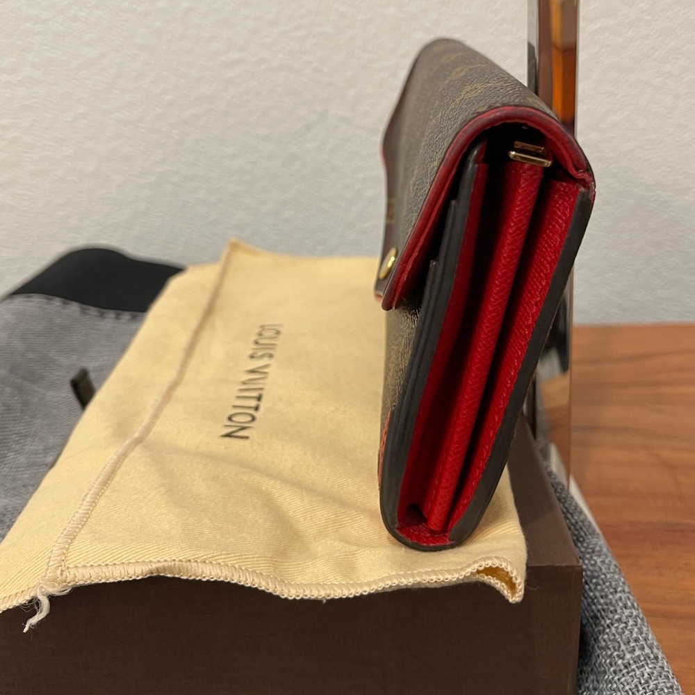 01. LOUIS VUITTON Sarah Retiro Monogram Canvas Wallet Brown/Cerise - Picture 7 of 16